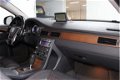 Volvo V70 - 2.4 D5 AWD AUT Summum / Schuifdak / BLIS / Navi - 1 - Thumbnail