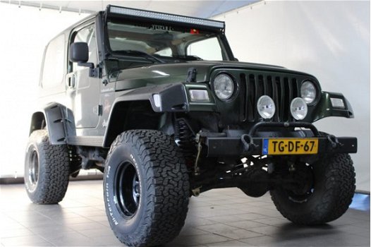 Jeep Wrangler - 4.0 I Sahara / LPG G3 / Youngtimer / Verhoogd - 1