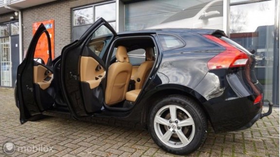 Volvo V40 - 2.0 D2 AUTOMAAT NAVI LEER STOELVERW. LED ELEK. STOELEN CRUISE CAMERA PDC - 1