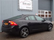 Volvo S60 - 1.6 D2 Kinetic Navigatie/18inch/PDC/Bluetooth