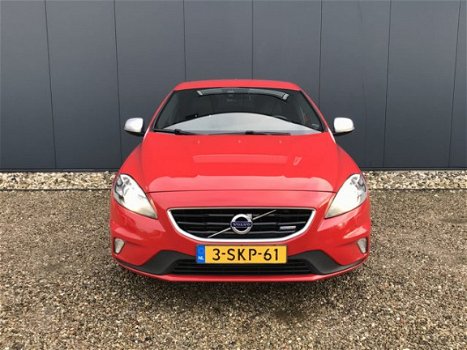 Volvo V40 - D3 170 PK R-Design 5-Cilinder Uniek / Automaat / Bi-Xenon / Bluetooth / Navigatie / Pole - 1