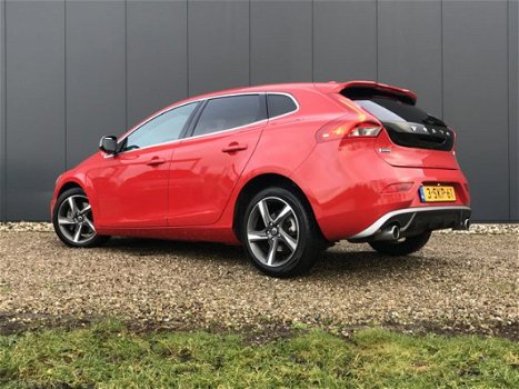 Volvo V40 - D3 170 PK R-Design 5-Cilinder Uniek / Automaat / Bi-Xenon / Bluetooth / Navigatie / Pole - 1