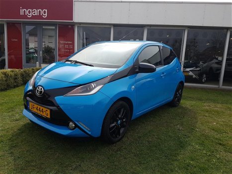 Toyota Aygo - 1.0 VVT-i 69pk 5D x-cite | LM Velgen, Camera, Privacy Glass, Zeer compleet - 1