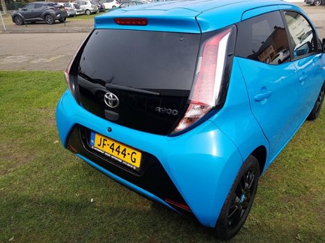 Toyota Aygo - 1.0 VVT-i 69pk 5D x-cite | LM Velgen, Camera, Privacy Glass, Zeer compleet - 1