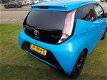 Toyota Aygo - 1.0 VVT-i 69pk 5D x-cite | LM Velgen, Camera, Privacy Glass, Zeer compleet - 1 - Thumbnail