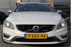 Volvo V60 - 2.4 D6 AWD Plug-In Hybrid R-Design Trekhaak incl.btw