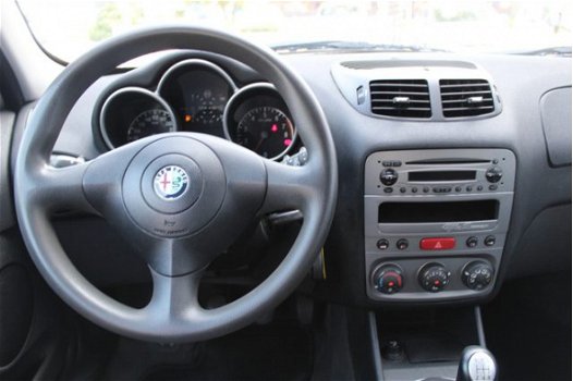 Alfa Romeo 147 - 1.6 T.Spark Edizione Sportiva Airco, APK VERLOPEN - 1