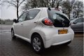 Toyota Aygo - 1.0-12V Comfort Navigator AIRCO/5 DRS/NAVI-ELEKTR-PAKKET/NWE APK - 1 - Thumbnail