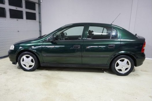 Opel Astra - 1.8-16V CDX - 1