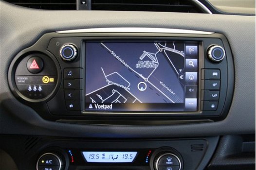 Toyota Yaris - 1.5 Hybrid Aspiration NAVIGATIE + AUTOMAAT - 1