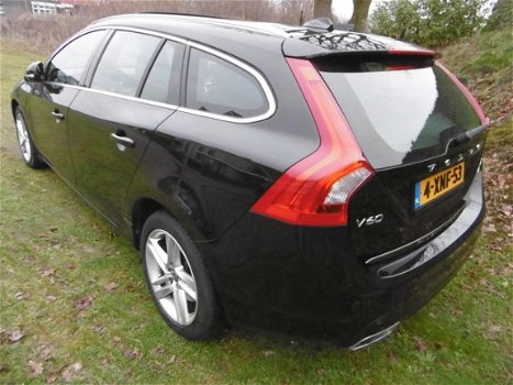 Volvo V60 - D6 AWD/Sch.dak/On-Call+St.kach/Xenon/Terra Sport-Leder-Off-Black Hemel//Inr&gar.Mogelijk - 1