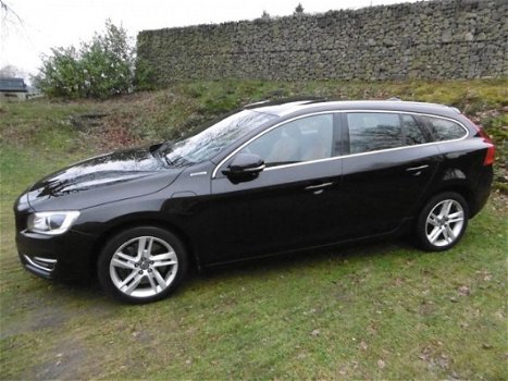 Volvo V60 - D6 AWD/Sch.dak/On-Call+St.kach/Xenon/Terra Sport-Leder-Off-Black Hemel//Inr&gar.Mogelijk - 1