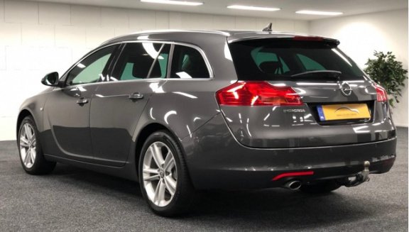 Opel Insignia Sports Tourer - 1.8 Cosmo *DealerOh*GereviseerdeBak*Leder*1/2Navi*Trekhaak - 1