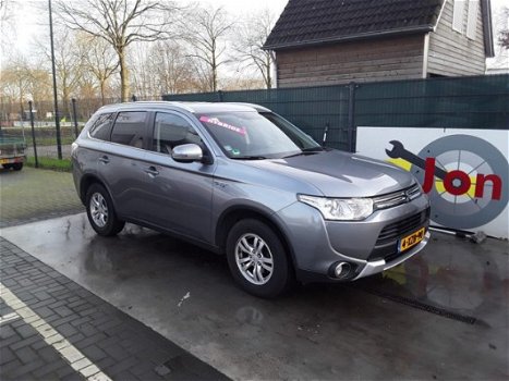 Mitsubishi Outlander - 1