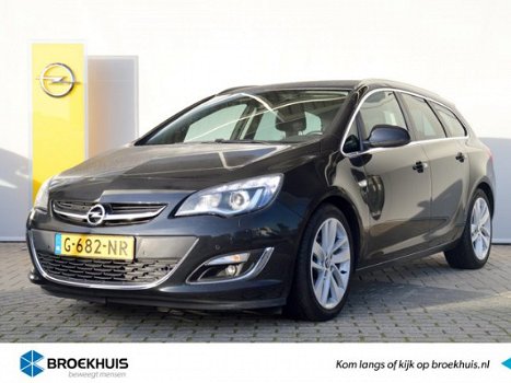 Opel Astra Sports Tourer - 1.6 Turbo 180 pk Sport Xenon / AGR comfortstoelen / Navigatie / Parkeerse - 1