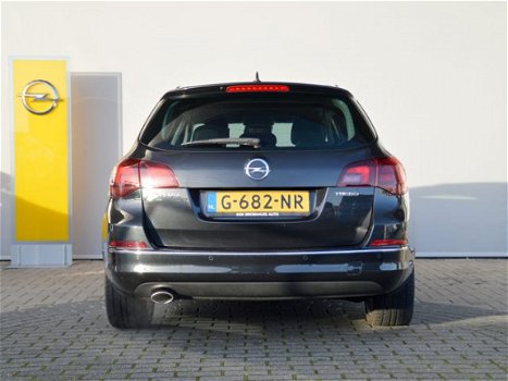 Opel Astra Sports Tourer - 1.6 Turbo 180 pk Sport Xenon / AGR comfortstoelen / Navigatie / Parkeerse - 1