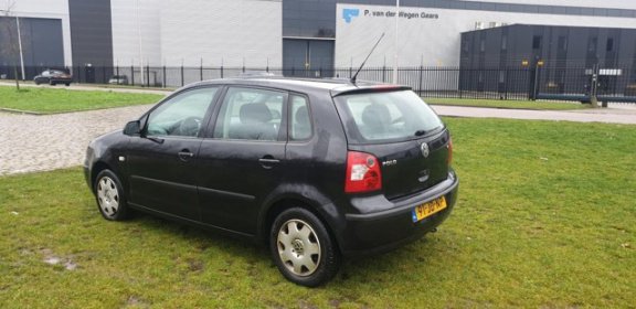 Volkswagen Polo - 1.4-16V Comfortline 5 deurs airco cv op afs elekramen stuurbkr - 1