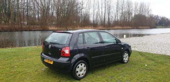 Volkswagen Polo - 1.4-16V Comfortline 5 deurs airco cv op afs elekramen stuurbkr - 1