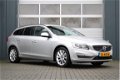 Volvo V60 - 2.0 D3 Clima/Cruise/Elek.Ramen/C.V./Navi/PDC/LMV/Stoelverwarming/Memory/116.144km/6-Bak - 1 - Thumbnail