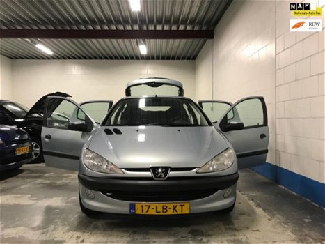 Peugeot 206 - 1.4 Gentry /Airco/5-Deurs/Nap/Apk - 1