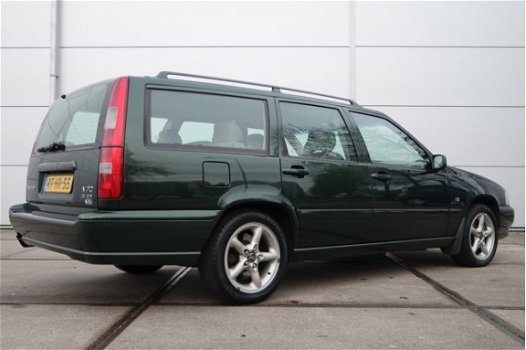 Volvo V70 - 2.5-20V Exclusive *Youngtimer* NL-auto/ 1e eigenaar/ Nieuwstaat/ Airco/ Half-leder/ 16 i - 1