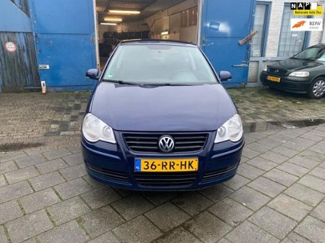 Volkswagen Polo - 1.4-16V Trendline - 1