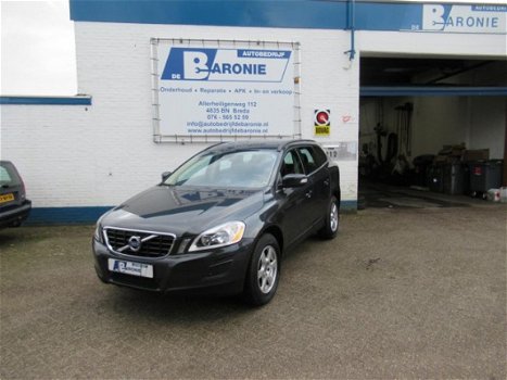 Volvo XC60 - 2.4 D5 AWD Momentum - 1