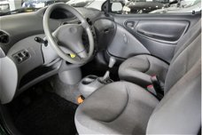 Toyota Yaris - 1.0-16V VVT-i Terra , Stuurbek, Leuke Zuinige Auto