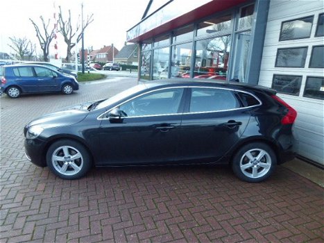 Volvo V40 - 1.6 D2 Momentum NAVI, CLIMA, CRUISE, TREKH, LMV - 1