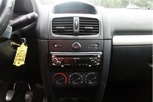 Renault Clio - 1.2-16V Authentique BJ2003 5DRS NAP/APK 07-2020 - 1