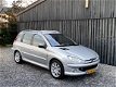 Peugeot 206 SW - 1.6-16V Quiksilver | Autom. Airco | Trekhaak | Sportstoelen | Nette auto - 1 - Thumbnail