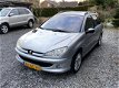 Peugeot 206 SW - 1.6-16V Quiksilver | Autom. Airco | Trekhaak | Sportstoelen | Nette auto - 1 - Thumbnail