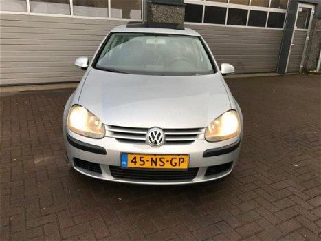 Volkswagen Golf - 1.4 16V Trendline - 1