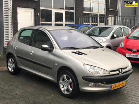 Peugeot 206 - 1.4-16V Gentry Zeer nette auto - 1