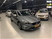 Volvo V40 - 2.0 D4 Summum Business R-DESIGN, navi-pdc, leer, 1e eigenaar - 1 - Thumbnail