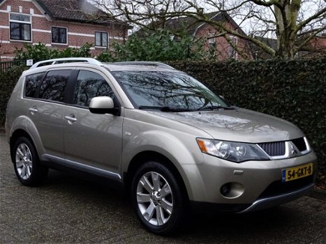 Mitsubishi Outlander - 2.4 Instyle 7-Pers., Leer, Dak, Full Option!! 2e Eigenaar - 1