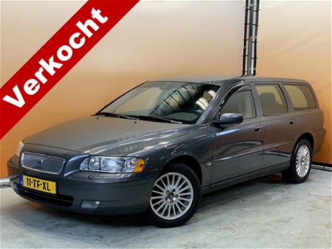 Volvo V70 - 2.4 Edition II AUT Lage km-stand Cruise Stoelverwarming Trekhaak - 1