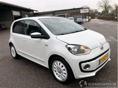 Volkswagen Up! - 1.0i highline 5drs - navi - leer/alcantara - parelmoer - airco - pdc - cruise contr - 1