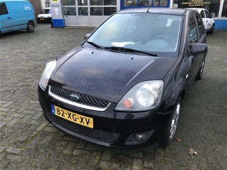 Ford Fiesta - 1.6-16V Futura - 1