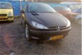 Peugeot 206 - 1.1 XR apk tot 5-7-2020 rijd goed paar kl. schade, s - 1 - Thumbnail