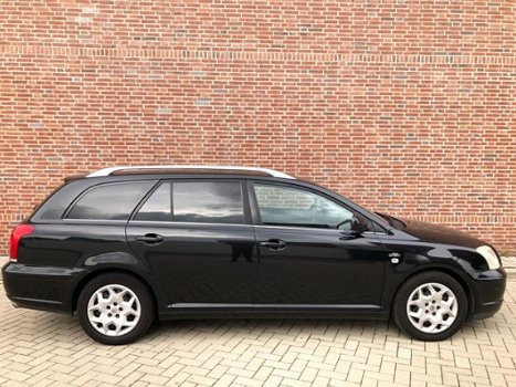 Toyota Avensis Wagon - 2.2 D-4D Linea Luna - 1