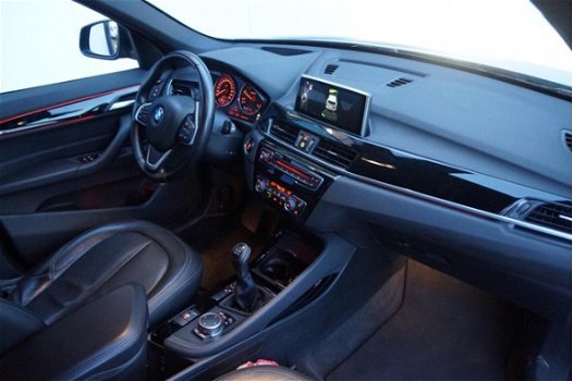 BMW X1 - SDrive16d Corporate Lease Sport Xenon+Leder+Navigatie+Zwarte hemel+18