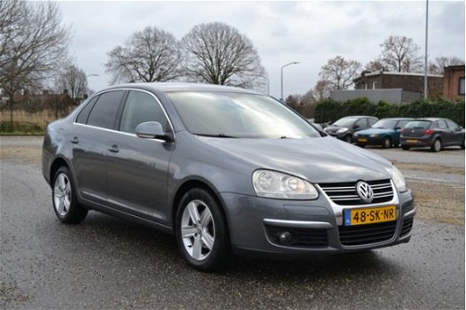 Volkswagen Jetta - 1.6 FSI MOOIE EN GOEDE AUTO - 1