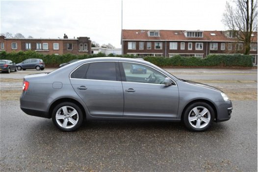 Volkswagen Jetta - 1.6 FSI MOOIE EN GOEDE AUTO - 1