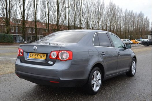 Volkswagen Jetta - 1.6 FSI MOOIE EN GOEDE AUTO - 1