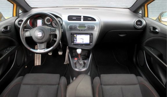 Seat Leon - 2.0 TFSI Cupra | Navi | Xenon | 19 inch AEZ Velgen | Netjes onderhouden - 1