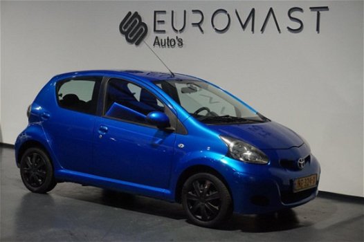 Toyota Aygo - 1.0-12V Dynamic Blue Airco/5Deurs/Nieuw Apk - 1