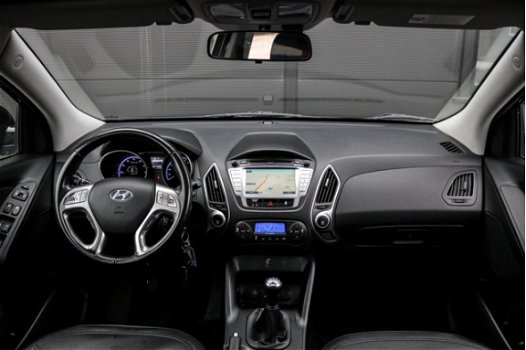 Hyundai ix35 - 2.0i Navigatie Trekhaak Panoramadak Bluetooth Leer Cruise Clima 163pk - 1