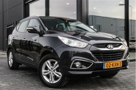 Hyundai ix35 - 2.0i Navigatie Trekhaak Panoramadak Bluetooth Leer Cruise Clima 163pk - 1