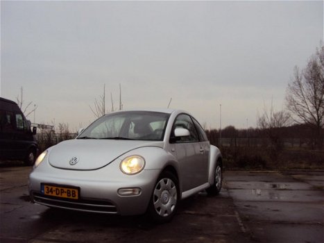 Volkswagen New Beetle - 2.0 Highline - 1